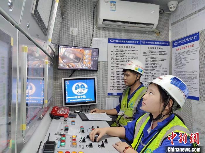中國最大水壓、最大埋深海底隧道工程建設(shè)快速推進(jìn)