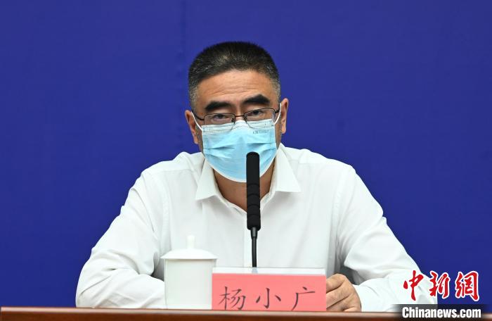成都市政府副秘書長、市衛(wèi)健委主任楊小廣?！“苍?攝