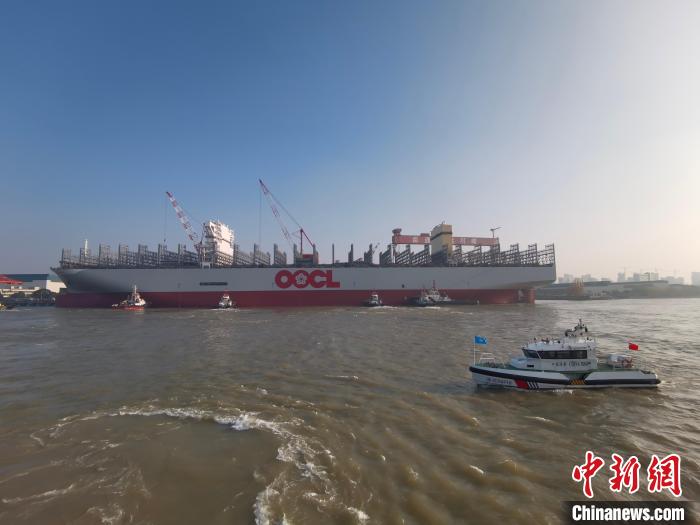 海巡艇在現(xiàn)場引導(dǎo)水上交通?！∧贤êＪ戮止﹫D