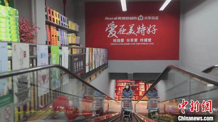 美特好從一家不足百平方米小店，一路發(fā)展成華北零售業(yè)領(lǐng)軍企業(yè)、中國百強商業(yè)連鎖集團、中國零售500強。　向上 攝
