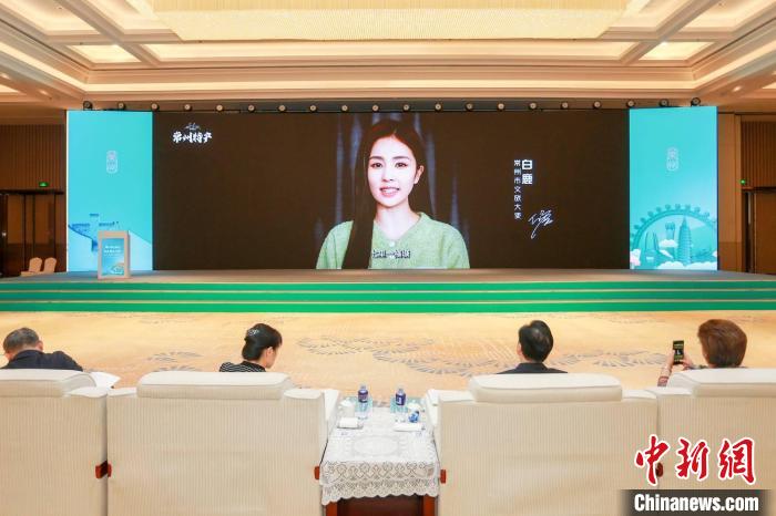 常州籍演員白鹿擔(dān)綱常州文旅大使，為家鄉(xiāng)傾情打CALL。　唐娟 攝