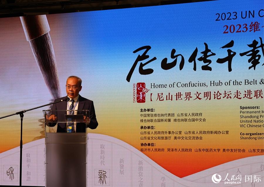 李松大使在中文日開(kāi)幕式上致辭。人民網(wǎng)記者 劉仲華攝