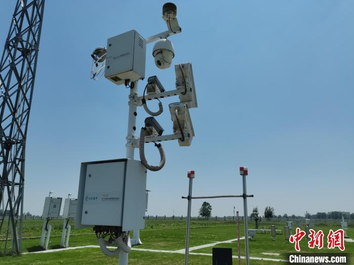壽縣國家氣候觀象臺內各種觀測設備?！侨?攝