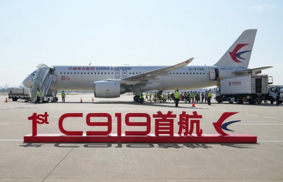 這是在上海虹橋國際機(jī)場停機(jī)坪拍攝的C919飛機(jī)（5月28日攝）。新華社記者丁汀攝