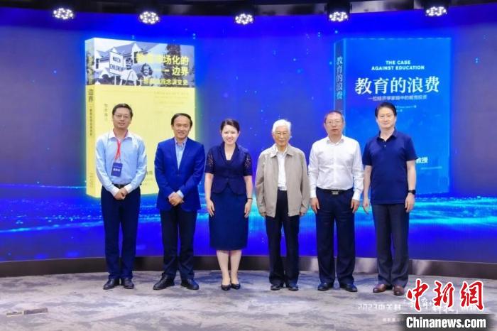 數(shù)智時(shí)代教育面臨怎樣的新機(jī)遇？專家：積極挖潛創(chuàng)新、謹(jǐn)慎應(yīng)對挑戰(zhàn)
