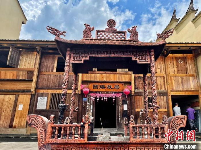 臺(tái)灣上趣開新團(tuán)隊(duì)入駐古田縣平湖鎮(zhèn)端上村，以“圓瑛法師故里”為主題打造愛國禪意村?！吻汕?攝