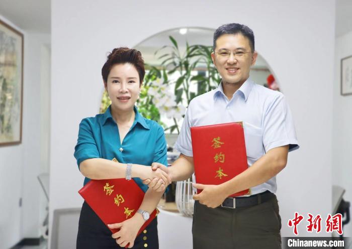 簽署“融情·同心”寧臺(tái)建筑師驛站共建協(xié)議。　吳允杰 攝
