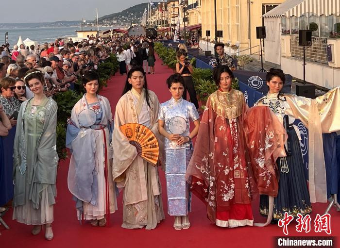 當?shù)貢r間6月16日，2023年卡布爾電影節(jié)中國日活動舉行?！≈鬓k方供圖
