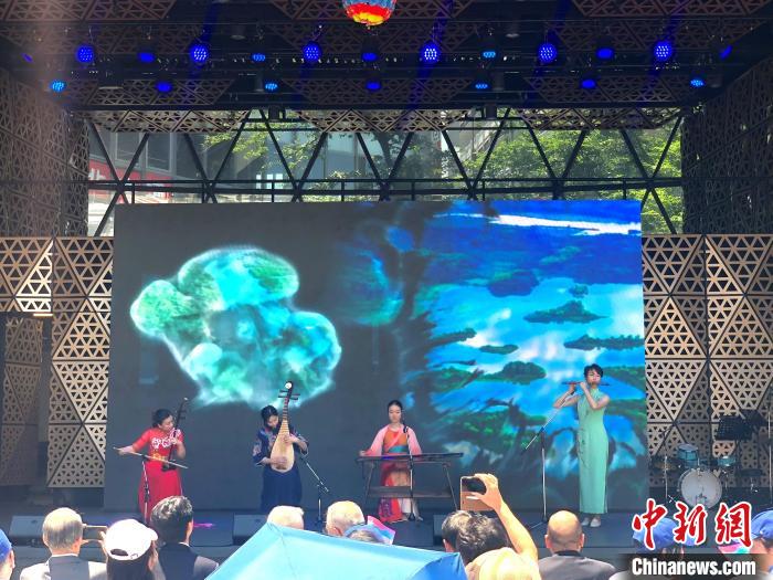 開幕式上舞臺(tái)展演之一《水龍吟》。　中國駐東京旅游辦事處供圖