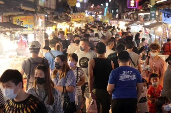 冰粉、雙皮奶、螺螄粉……臺網(wǎng)友發(fā)帖：臺灣街頭越來越多大陸小吃