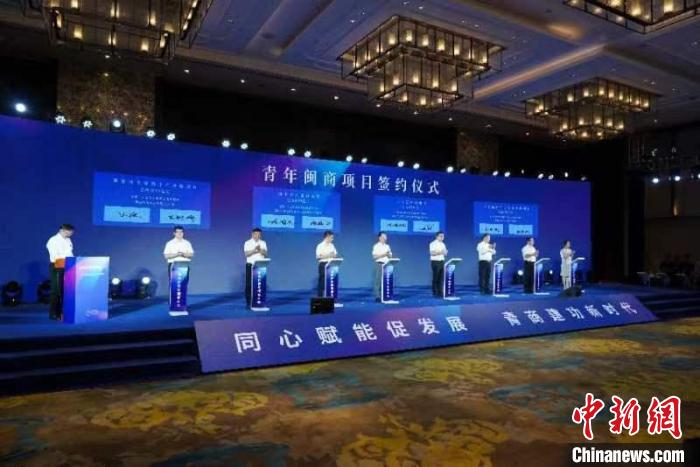 圖為海內(nèi)外青年閩商大會現(xiàn)場?！≈鬓k方供圖