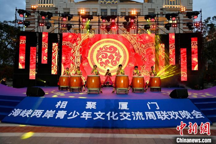 臺(tái)灣青少年表演《鼓舞四方》?！⊥鯑|明 攝
