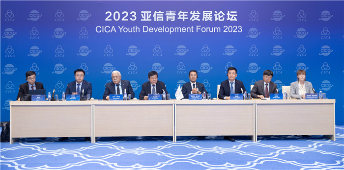 2023亞信青年發(fā)展論壇嘉賓發(fā)言現(xiàn)場(chǎng)。人民畫(huà)報(bào)供圖