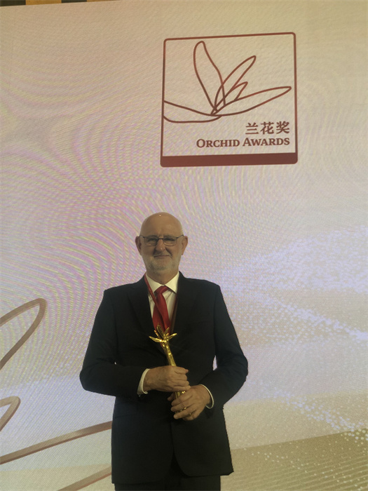 保利諾教授在頒獎(jiǎng)典禮現(xiàn)場(chǎng)。 巴西圣保羅州立大學(xué)孔子學(xué)院供圖。