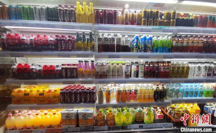 某超市的飲料區(qū)。 <a target='_blank' href='/' ><p  align=