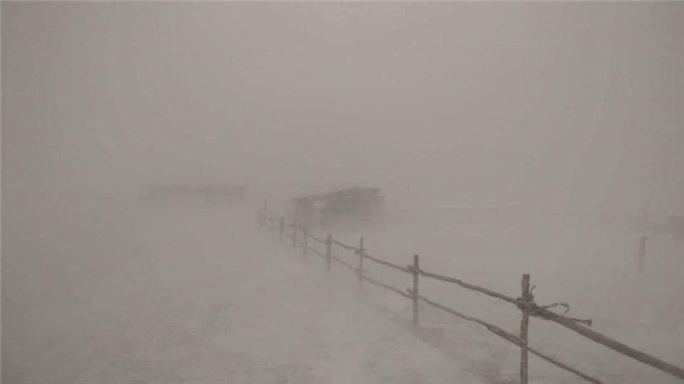 2023年11月4日，蒙古國(guó)部分省份發(fā)生暴風(fēng)雪天氣。蒙古國(guó)緊急情況總局官網(wǎng)圖片