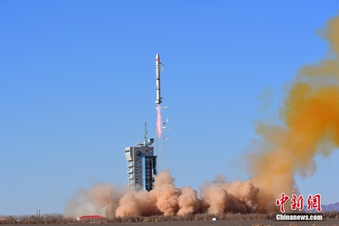 北京時(shí)間2023年11月16日11時(shí)55分，我國(guó)在酒泉衛(wèi)星發(fā)射中心使用長(zhǎng)征二號(hào)丙運(yùn)載火箭，成功將新一代海洋水色觀測(cè)衛(wèi)星發(fā)射升空，衛(wèi)星順利進(jìn)入預(yù)定軌道，發(fā)射任務(wù)獲得圓滿成功。此次任務(wù)是長(zhǎng)征系列運(yùn)載火箭第497次飛行。汪江波 攝