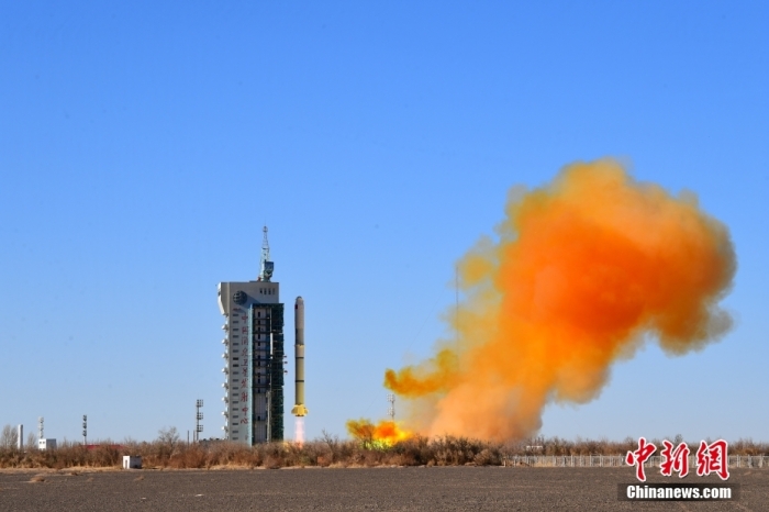 北京時(shí)間2023年11月16日11時(shí)55分，我國在酒泉衛(wèi)星發(fā)射中心使用長征二號(hào)丙運(yùn)載火箭，成功將新一代海洋水色觀測衛(wèi)星發(fā)射升空，衛(wèi)星順利進(jìn)入預(yù)定軌道，發(fā)射任務(wù)獲得圓滿成功。此次任務(wù)是長征系列運(yùn)載火箭第497次飛行。汪江波 攝