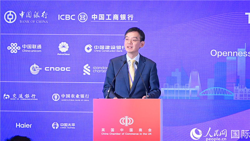 英國中國商會會長、中國銀行倫敦分行行長方文建 致歡迎辭。人民網(wǎng) 郭錦標(biāo)攝