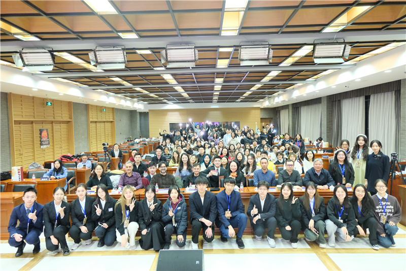 第八屆全國高校西班牙語配音大賽決賽現(xiàn)場合影。主辦方供圖