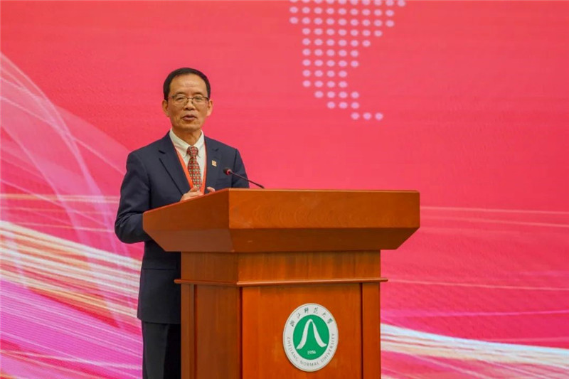 國務院學位委員會區(qū)域國別學學科評議組秘書長、浙江師范大學非洲研究院（非洲區(qū)域國別學院）院長劉鴻武致辭。主辦方供圖