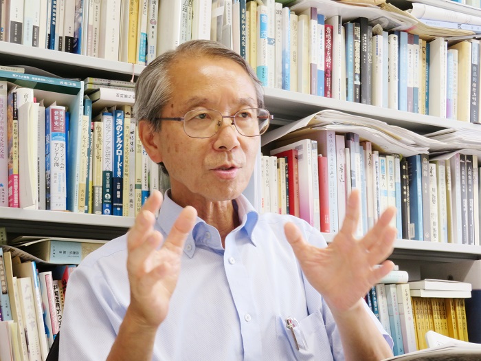 日本創(chuàng)價大學(xué)教授高橋強接受人民網(wǎng)采訪。（視頻截圖）