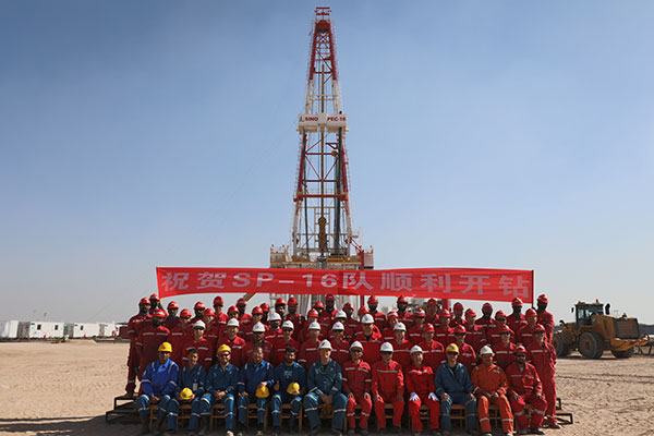 12月25日，中石化國工科威特分公司SINOPEC-16隊(duì)在科威特北部油區(qū)順利開鉆。中石化供圖