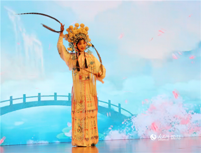 四川省成都市川劇研究院帶來(lái)了精彩的川劇演出。人民網(wǎng)記者 李志偉攝