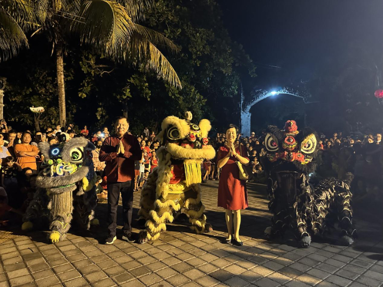 舞獅表演。巴陵康孔子學院供圖