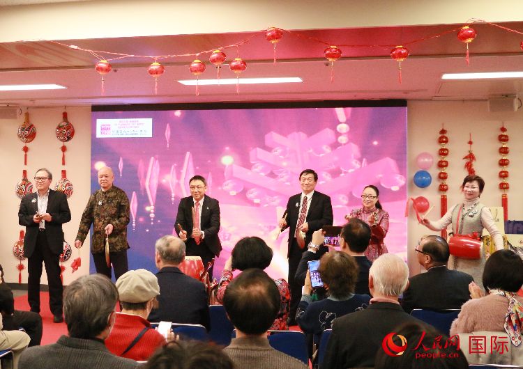 打擊樂(lè)合奏《春節(jié)序曲》。人民網(wǎng) 許可攝