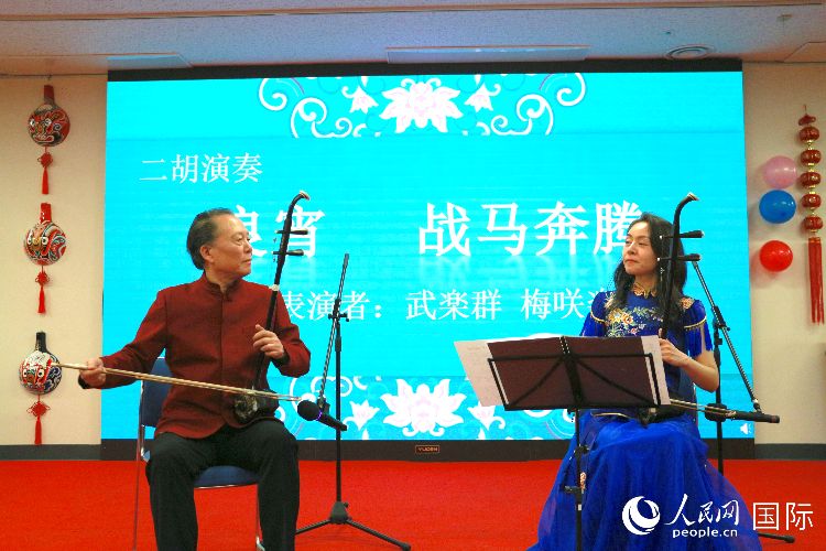 二胡合奏。人民網(wǎng) 許可攝