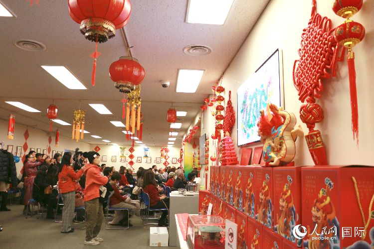現(xiàn)場(chǎng)洋溢著濃郁的新春氛圍。人民網(wǎng) 許可攝