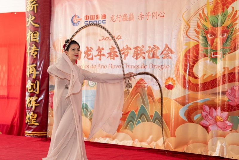巴西藝術家表演中國舞。里約天主教大學孔子學院供圖