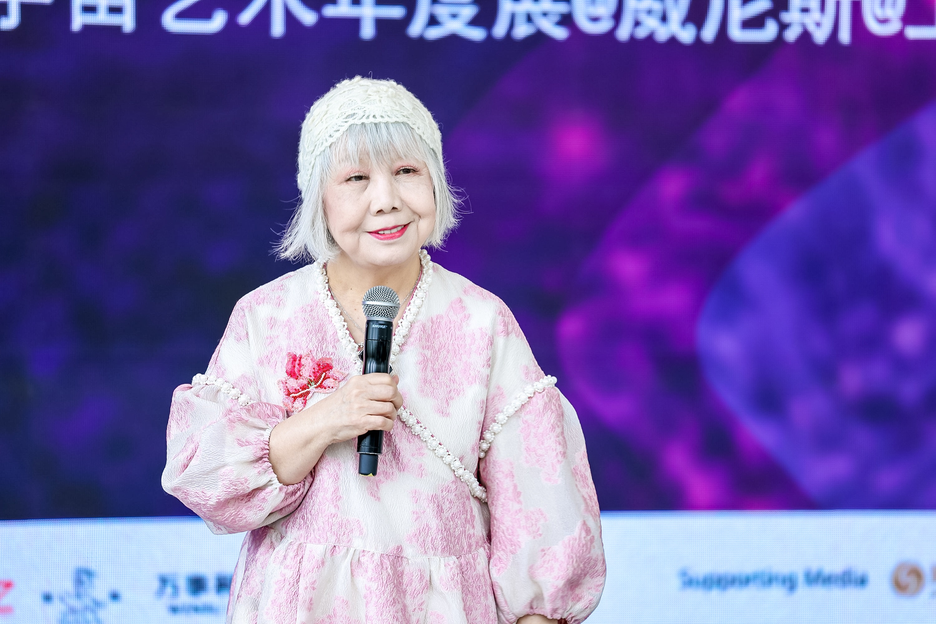 圖3：資深策展人、藝評家、臺北實踐大學教授陸蓉之致辭（圖片：鳳凰中心）