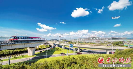 　　根據(jù)《實施意見》，長沙將建設(shè)聯(lián)通世界的航空樞紐，打造輻射全國的鐵路樞紐，深化綜合交通協(xié)調(diào)機(jī)制。    資料圖片