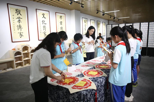 1、長(zhǎng)沙市雨花區(qū)校園清廉家風(fēng)館開館。受訪單位供圖
