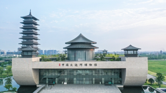  運(yùn)河畔的揚(yáng)州中國(guó)大運(yùn)河博物館。 齊立廣攝