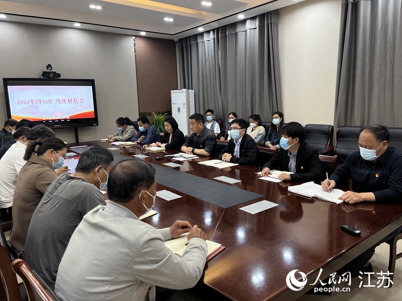 馬莊村以晨會(huì)開(kāi)啟一天的工作。人民網(wǎng) 閆峰攝