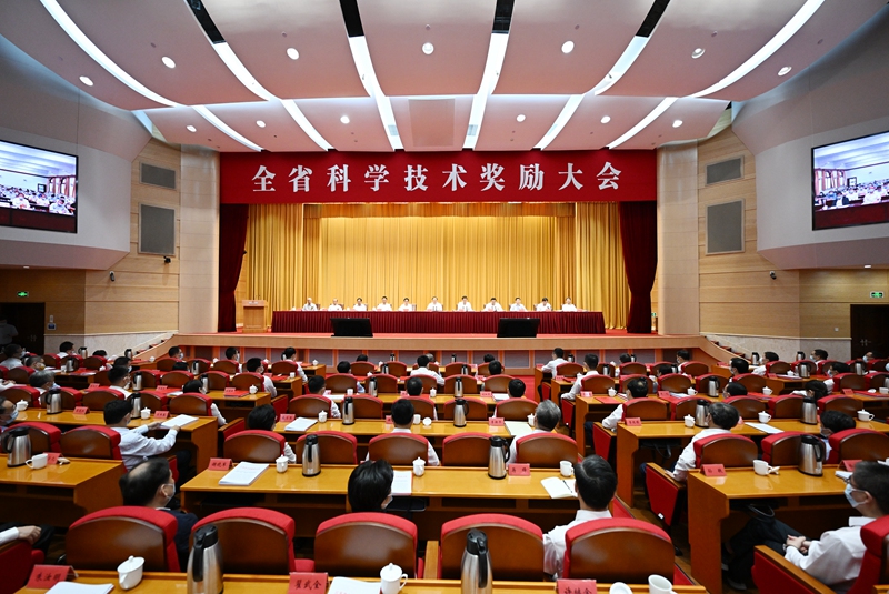 圖為江蘇省科學技術(shù)獎勵大會現(xiàn)場。吳勝攝