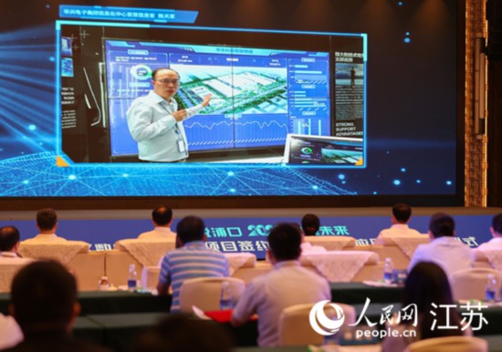 圖為浦口區(qū)集成電路企業(yè)介紹智能制造系統(tǒng)。浦口區(qū)委宣傳部供圖