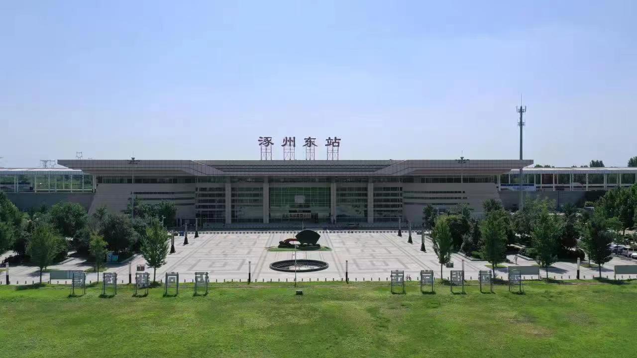 通勤專列高鐵始發(fā)站涿州東站。 熊華明、王聚言攝
