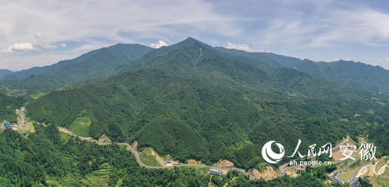 大別山旅游扶貧快速通道。人民網(wǎng) 陳若天攝