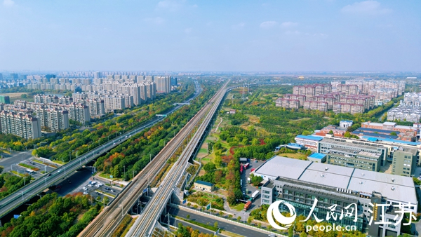 航拍幸福街道。人民網(wǎng)記者 王繼亮攝