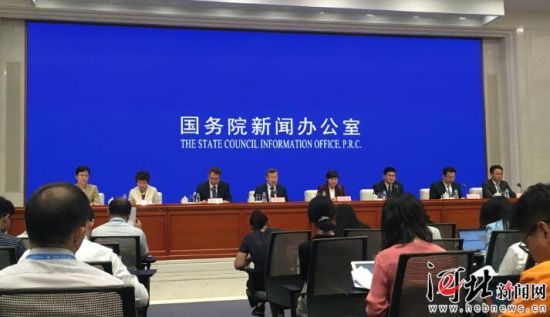 8月26日，國務院新聞辦召開國務院政策例行吹風會。圖為吹風會現(xiàn)場。 記者李巍攝