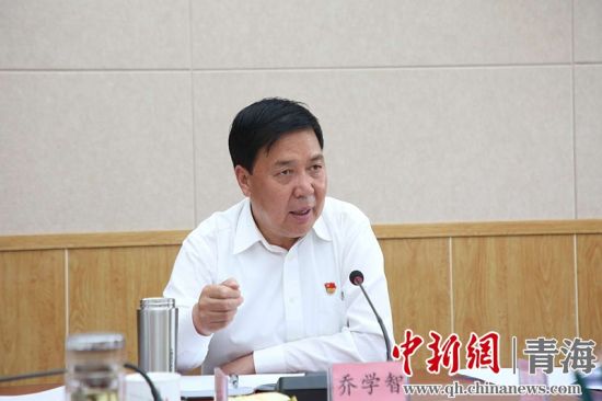 圖為黃南州州長(zhǎng)喬學(xué)智講話。黃宣攝