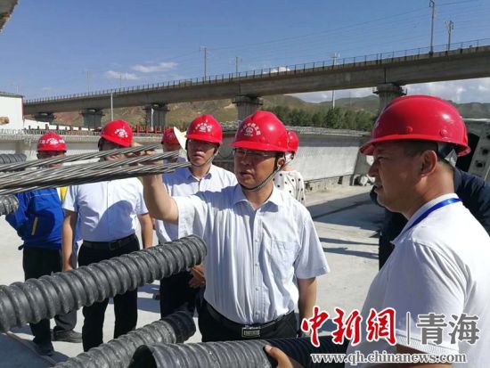 圖為生態(tài)環(huán)保專項督查現(xiàn)場。 孫舒亞攝