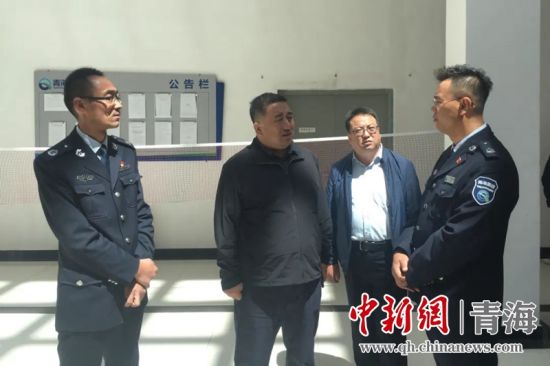 圖為生態(tài)環(huán)保專項督查現(xiàn)場。 孫舒亞攝