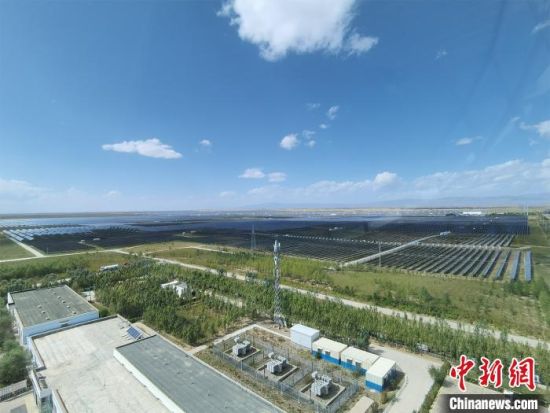  圖為塔拉灘光伏產(chǎn)業(yè)園區(qū)?！∑钤鲚怼z