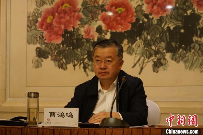 圖為全國人大常委會委員、全國人大華僑委員會副主任委員、致公黨中央副主席曹鴻鳴講話?！∨擞隄?攝