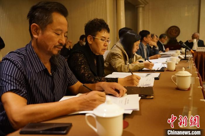 圖為座談會現(xiàn)場?！∨擞隄?攝